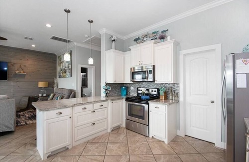 Bermuda Beach Casa | The Ocean Aire - 30 secs from the sand!