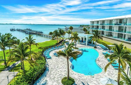 Melbourne Beach Casa | The Ocean Oasis | 5⭐ Villa Next to Beach & River, ft. Themed BRs & Movie Theater