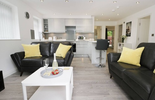 Whitby Cabaña | THE OFFICE GARDENS, APARTMENT 1, family friendly in Whitby