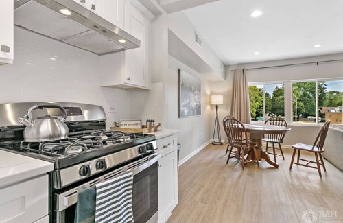 Waukegan Apartamento | The Office Loft- 2 Bedroom