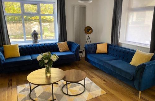 Mickleton Casa | The Old Bank Beautiful Cotswold House with Huge Garden