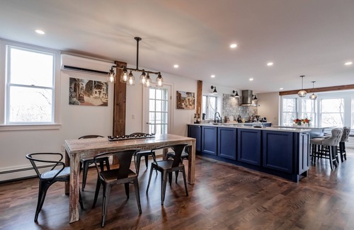 New Gloucester Casa | The Old Bell Tavern - Luxury in the Country 3BDR w/AC and fantastic deck!