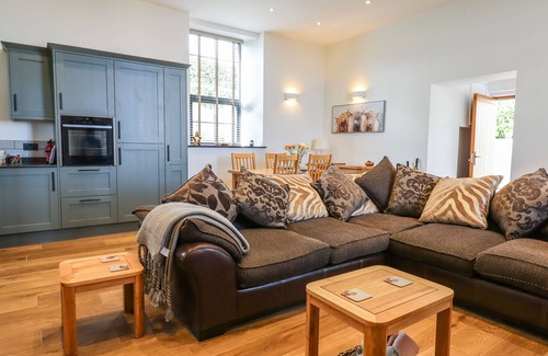 Ilsington Cabaña | THE OLD CHAPEL, romantic, country holiday cottage in Ilsington