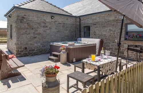 Kidwelly Apartamento | The Old Cow Shed (sleeps 16)