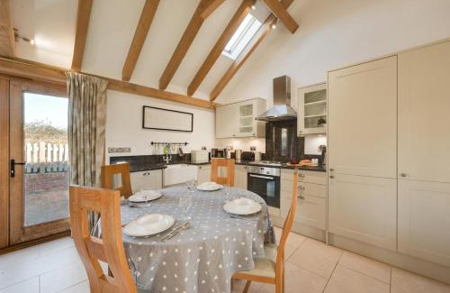 Stone in Oxney Casa | The Old Cowshed