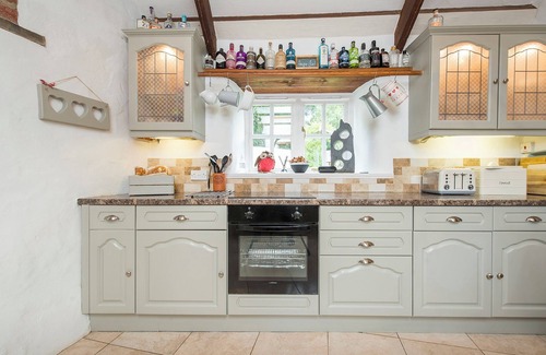 Haverfordwest Cabaña | The Old Dairy, Holiday Cottage Near Mathry, Sleeps 8, 4 bedrooms, bathrooms