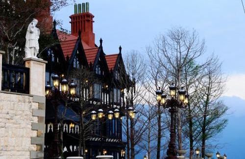 Ren'ai Casa | The Old England Manor