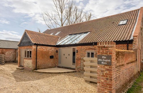 Paston Casa | The Old English Barn and Cart Shed