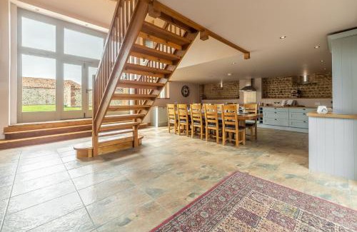 Paston Casa | The Old English Barn and Cart Shed