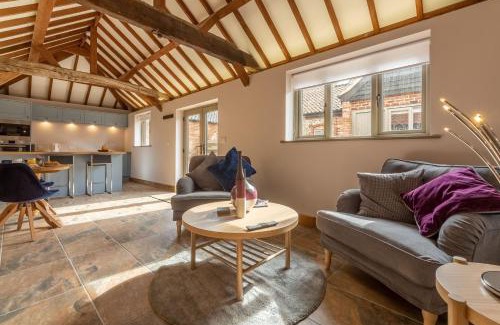 Paston Casa | The Old English Barn and Cart Shed