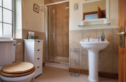 Bradninch Otro | The Old Farmhouse, Family-Friendly Stay on a Peaceful Organic Farm (Sleeps 8)
