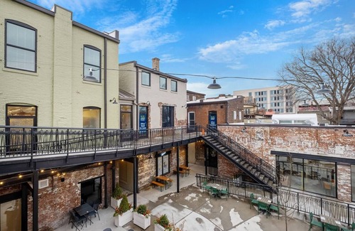 East Market District Condominio | The Old Fashioned~Luxury 1BR~Stay Nulu Marketplace