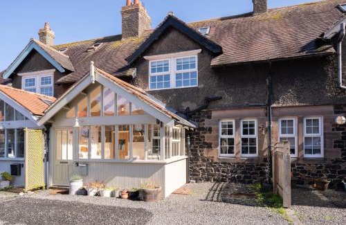Dunstan Casa | The Old Gardeners