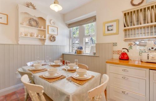Dunstan Casa | The Old Gardeners