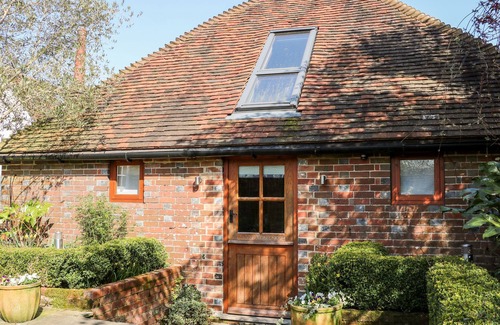 Pulborough Cabaña | THE OLD GRANARY, romantic, with open fire in West Chiltington