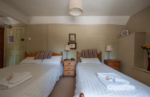 Mullion Cama Y Desayuno | The Old Inn