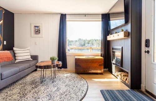 Queens Casa | The Old Kettle Cabin with Hot Tub