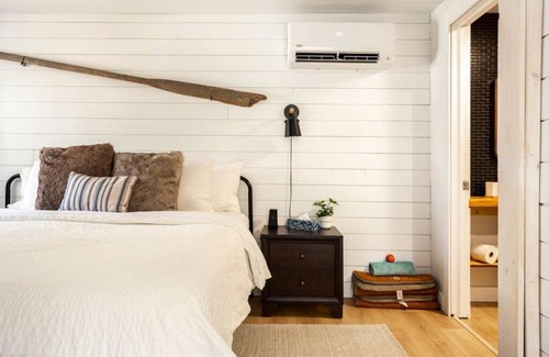 Queens Casa | The Old Kettle Cabin with Hot Tub