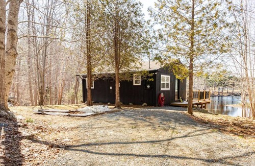 Queens Casa | The Old Kettle Cabin with Hot Tub