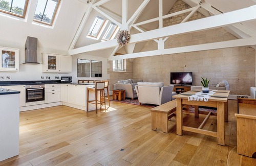 Painswick Cabaña | The Old Library, Apartment 1