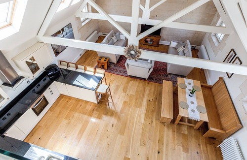 Painswick Cabaña | The Old Library, Apartment 1
