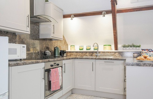 Boscundle Cabaña | THE OLD MANOR APARTMENT, pet friendly, with a garden in Par