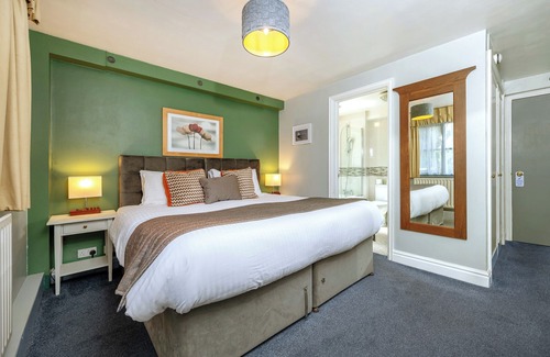 Glaston Hotel | The Old Pheasant Hotel