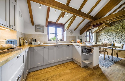 Bridport Casa | The Old Piggeries - sleeps 7 guests in 4 bedrooms