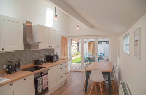 South Hinksey Cabaña | The Old Post Office - Bright & Modern 4bdr Townhouse With Private Garden