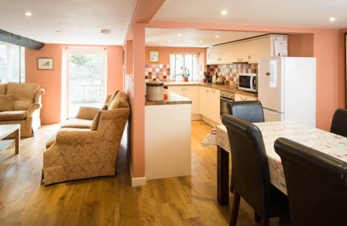 Axmouth Cabaña | The Old Post Office Cottage on the Jurassic Coast