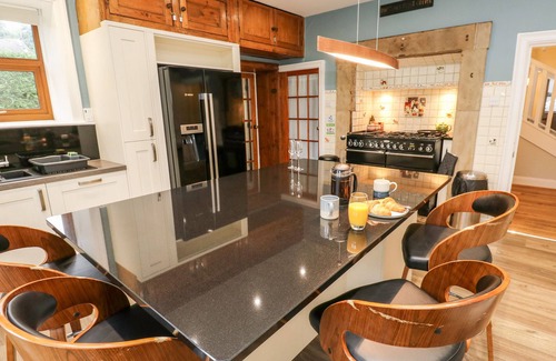 Holmfirth Cabaña | THE OLD POST OFFICE - PET FRIENDLY GROUP STAYS IN HOLMFIRTH in Holmfirth