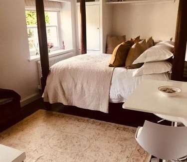 Duntisbourne Abbots Casa | The Old Post Office Studio Apartment in a Beautiful Cotswold Village