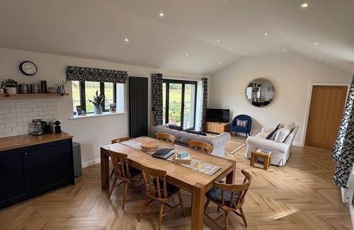 Low Catton Casa | The Old Potting shed 2 bedroom cottage with hot tub near York, pet friendly