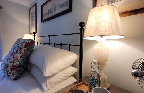 Westhampnett Cama Y Desayuno | The Old School B&B