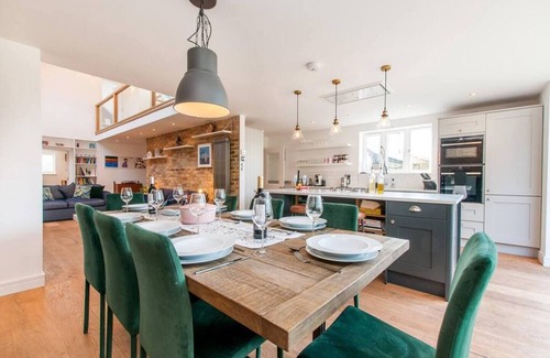 Broadstairs Casa | The Old School Hall - Opulence and Location
