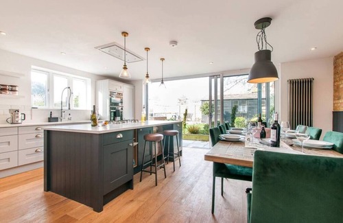 Broadstairs Casa | The Old School Hall - Opulence and Location