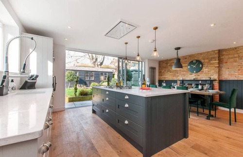 Broadstairs Casa | The Old School Hall - Opulence and Location