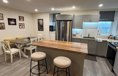 Spencerville Apartamento | The “Old School” Historic Town Free Parking