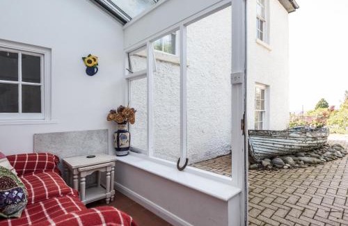 Bishops Castle Casa | The Old Schoolhouse and Cottage