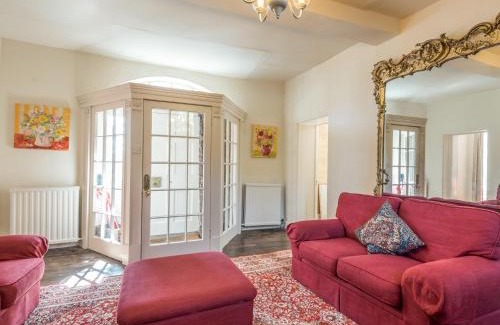 Bishops Castle Casa | The Old Schoolhouse and Cottage