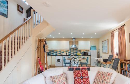 Waltham Casa | The Old Schoolroom by Bloom Stays