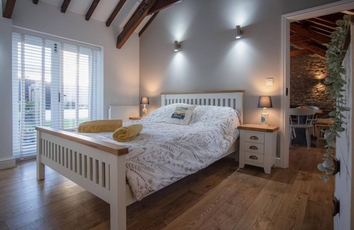 Angle Casa | The Old Stables - 3 Bedroom Cottage - Angle
