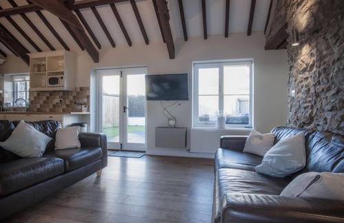 Angle Casa | The Old Stables - 3 Bedroom Cottage - Angle