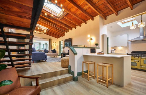 Alyth Casa | The Old Stables - Hot Tub, Sauna and Cinema