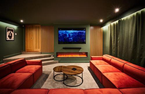 Alyth Casa | The Old Stables - Hot Tub, Sauna and Cinema