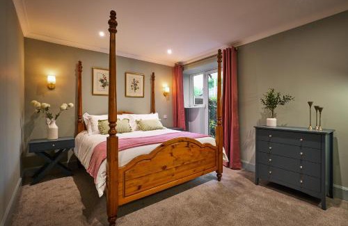 Alyth Casa | The Old Stables - Hot Tub, Sauna and Cinema