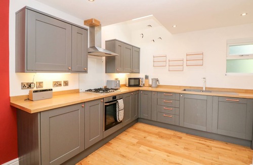 Holestone Moor Casa | THE OLD STABLES, pet friendly, character holiday cottage in Matlock
