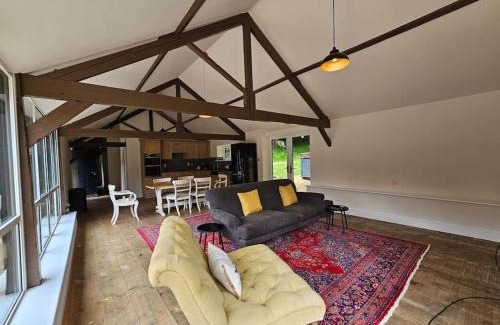 Barford St Martin Casa | The Old Stables - Self Contained Cottage - Hot Tub and Pool