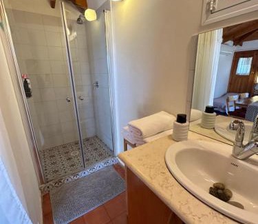 Tsafririm Cabina | The OLive Tree