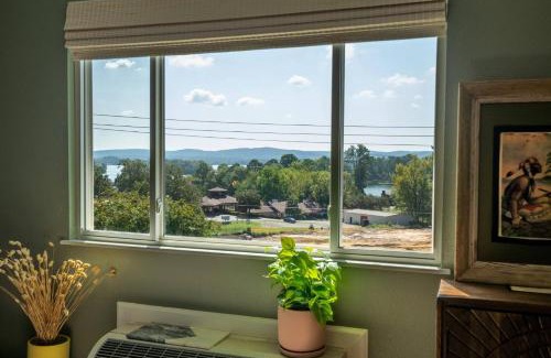 Lake Hamilton Casa | The Olive Tree Loft